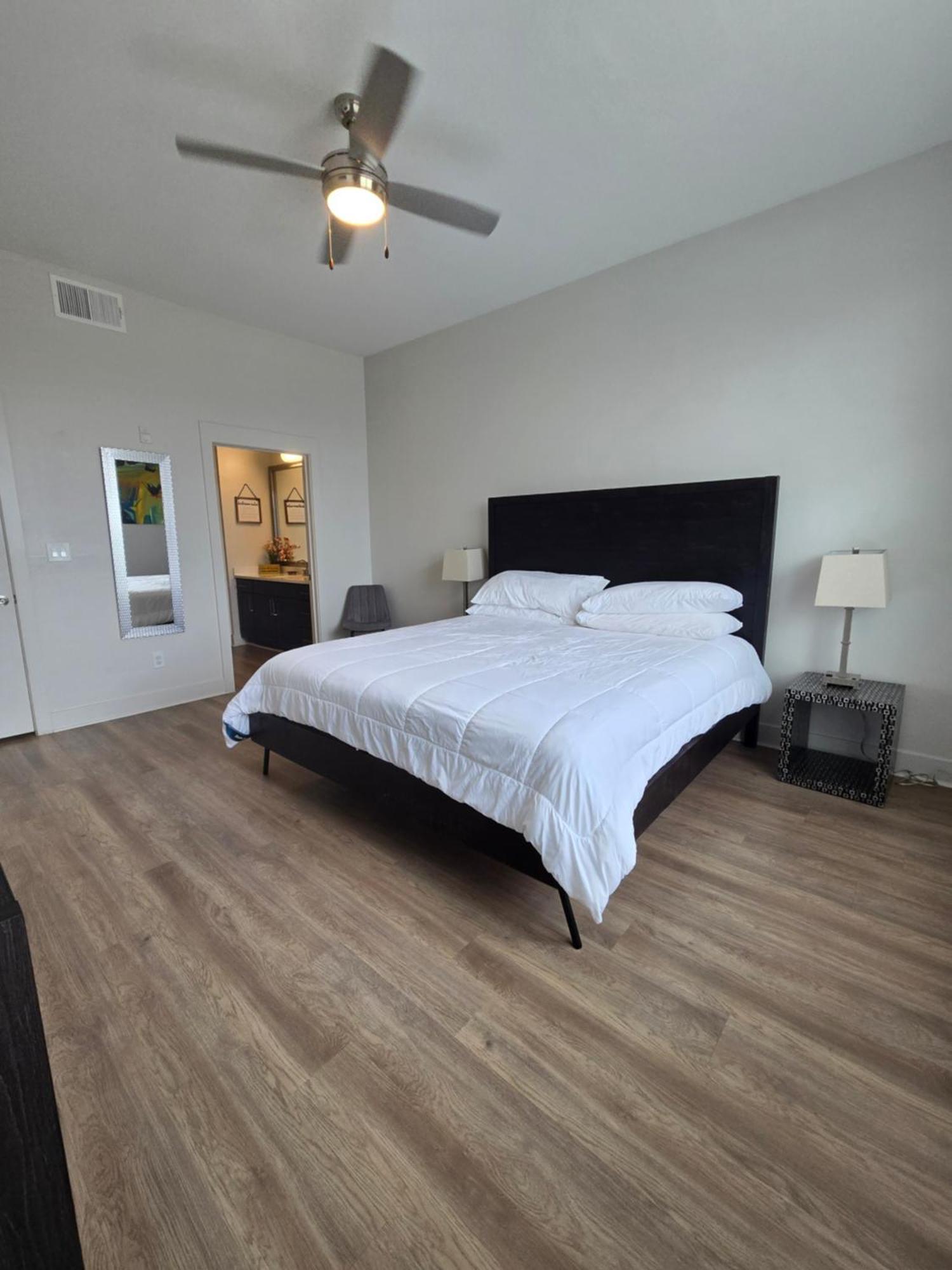 2Bdrm/2 King Beds/1Air Mattress Apartment Dallas Luaran gambar
